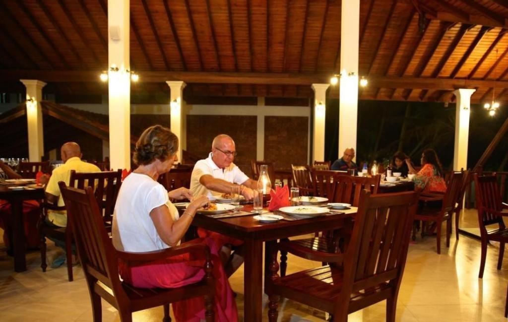 Whispering Palms Hotel Бентота Экстерьер фото
